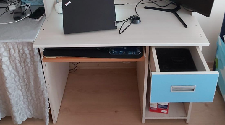 İKİNCİ EL ÇOCUK BİLGİSAYARLI ÇALIŞMA MASASI